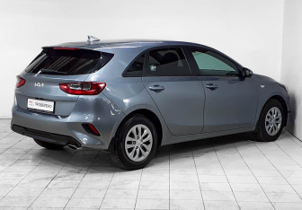 Подержанный автомобиль Kia Ceed Hatchback 2022 года (4 фото)