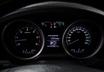 Подержанный автомобиль Toyota Land Cruiser Suv 2008 года (16 фото)