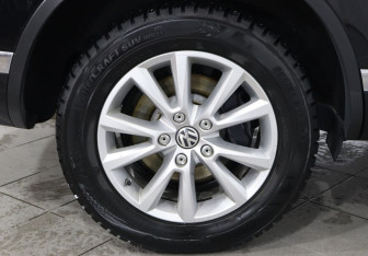Подержанный автомобиль Volkswagen Touareg 2016 года (9 фото)