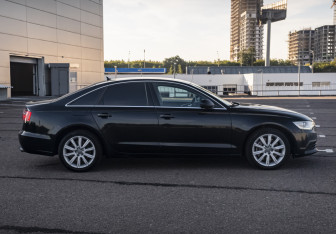 Подержанный автомобиль Audi A6 Sedan 2012 года (4 фото)