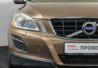 Подержанный автомобиль Volvo XC60 2011 года (15 фото)