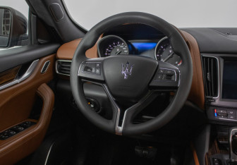 Подержанный автомобиль Maserati Levante 2017 года (15 фото)