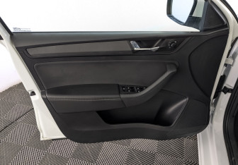 Подержанный автомобиль Skoda Rapid Liftback 2021 года (19 фото)