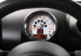 Подержанный автомобиль MINI Countryman 2011 года (11 фото)