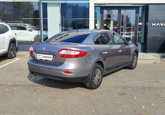Подержанный автомобиль Renault Fluence 2013 года (5 фото)