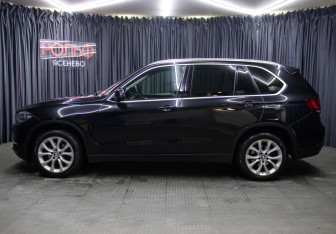 Подержанный автомобиль BMW X5 2017 года (8 фото)