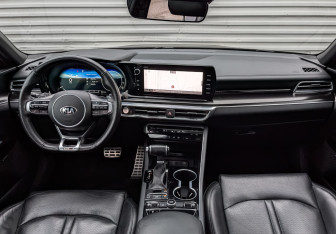 Подержанный автомобиль Kia K5 2021 года (14 фото)