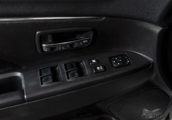 Подержанный автомобиль Mitsubishi ASX 2014 года (9 фото)