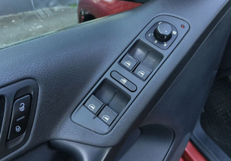Подержанный автомобиль Volkswagen Tiguan 2013 года (17 фото)