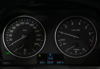 Подержанный автомобиль BMW X1 2017 года (12 фото)