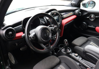 Подержанный автомобиль MINI Hatch 2020 года (7 фото)