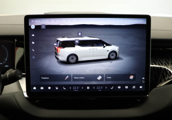 Подержанный автомобиль Zeekr 009 2023 года (15 фото)