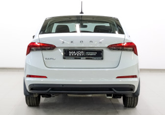 Подержанный автомобиль Skoda Rapid Liftback 2022 года (6 фото)