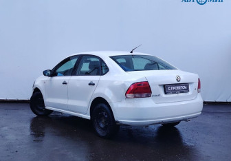 Подержанный автомобиль Volkswagen Polo Sedan 2010 года (6 фото)