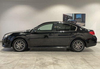 Подержанный автомобиль Subaru Legacy Sedan 2011 года (8 фото)