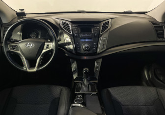Подержанный автомобиль Hyundai i40 Sedan 2016 года (12 фото)