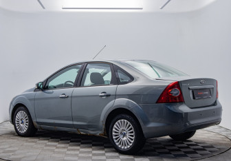Подержанный автомобиль Ford Focus Sedan 2009 года (3 фото)