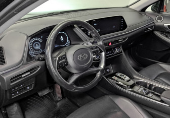 Подержанный автомобиль Hyundai Sonata 2022 года (15 фото)