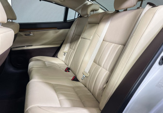 Подержанный автомобиль Lexus ES 2015 года (10 фото)