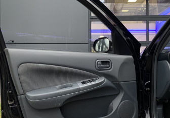 Подержанный автомобиль Nissan Almera Classic 2006 года (15 фото)