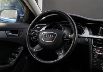 Подержанный автомобиль Audi A4 Sedan 2012 года (11 фото)