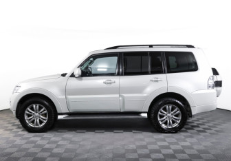 Подержанный автомобиль Mitsubishi Pajero 2015 года (8 фото)