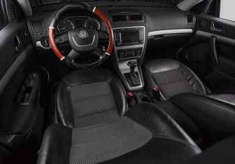 Подержанный автомобиль Skoda Octavia Liftback 2012 года (8 фото)