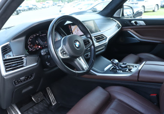 Подержанный автомобиль BMW X7 2020 года (10 фото)