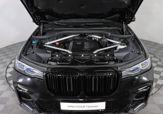 Подержанный автомобиль BMW X7 2019 года (10 фото)