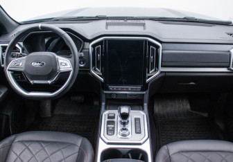 Подержанный автомобиль JAC T9 2024 года (11 фото)