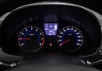 Подержанный автомобиль Hyundai Solaris Sedan 2015 года (13 фото)