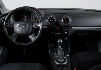Подержанный автомобиль Audi A3 Sedan 2014 года (12 фото)