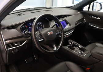 Подержанный автомобиль Cadillac XT4 2021 года (7 фото)