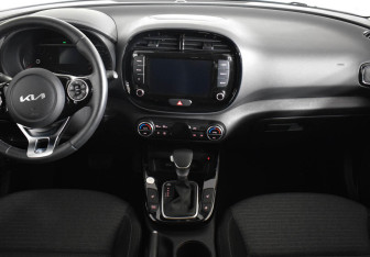 Подержанный автомобиль Kia Soul 2022 года (12 фото)