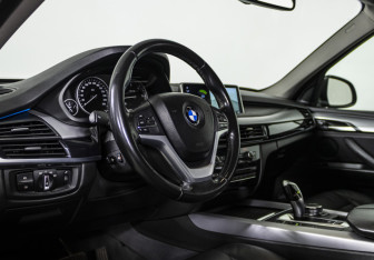 Подержанный автомобиль BMW X5 2017 года (9 фото)