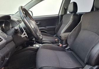 Подержанный автомобиль Peugeot 4007 2011 года (10 фото)