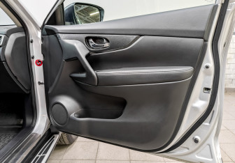 Подержанный автомобиль Nissan X-Trail 2017 года (25 фото)