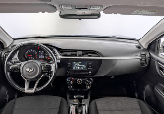 Подержанный автомобиль Kia Rio Hatchback 2021 года (14 фото)
