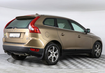 Подержанный автомобиль Volvo XC60 2011 года (3 фото)