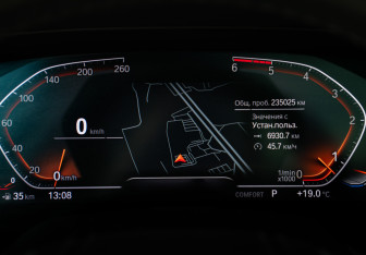Подержанный автомобиль BMW X7 2019 года (10 фото)