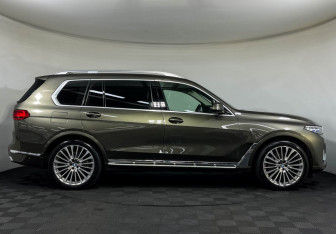 Подержанный автомобиль BMW X7 2021 года (6 фото)