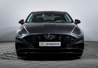 Подержанный автомобиль Hyundai Sonata 2020 года (2 фото)