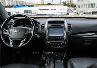 Подержанный автомобиль Kia Sorento 2013 года (11 фото)