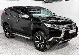 Подержанный автомобиль Mitsubishi Pajero Sport 2017 года (3 фото)