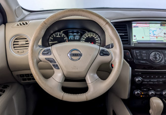 Подержанный автомобиль Nissan Pathfinder 2014 года (22 фото)