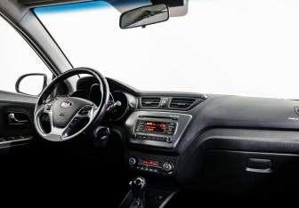 Подержанный автомобиль Kia Rio Hatchback 2015 года (5 фото)