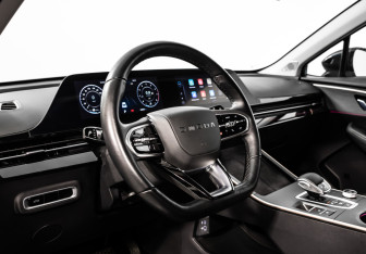 Подержанный автомобиль Omoda C5 2023 года (10 фото)