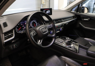 Подержанный автомобиль Audi Q7 2017 года (7 фото)