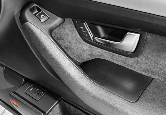 Подержанный автомобиль Audi A8 2007 года (30 фото)