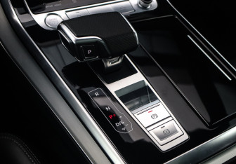 Подержанный автомобиль Audi Q7 2019 года (27 фото)